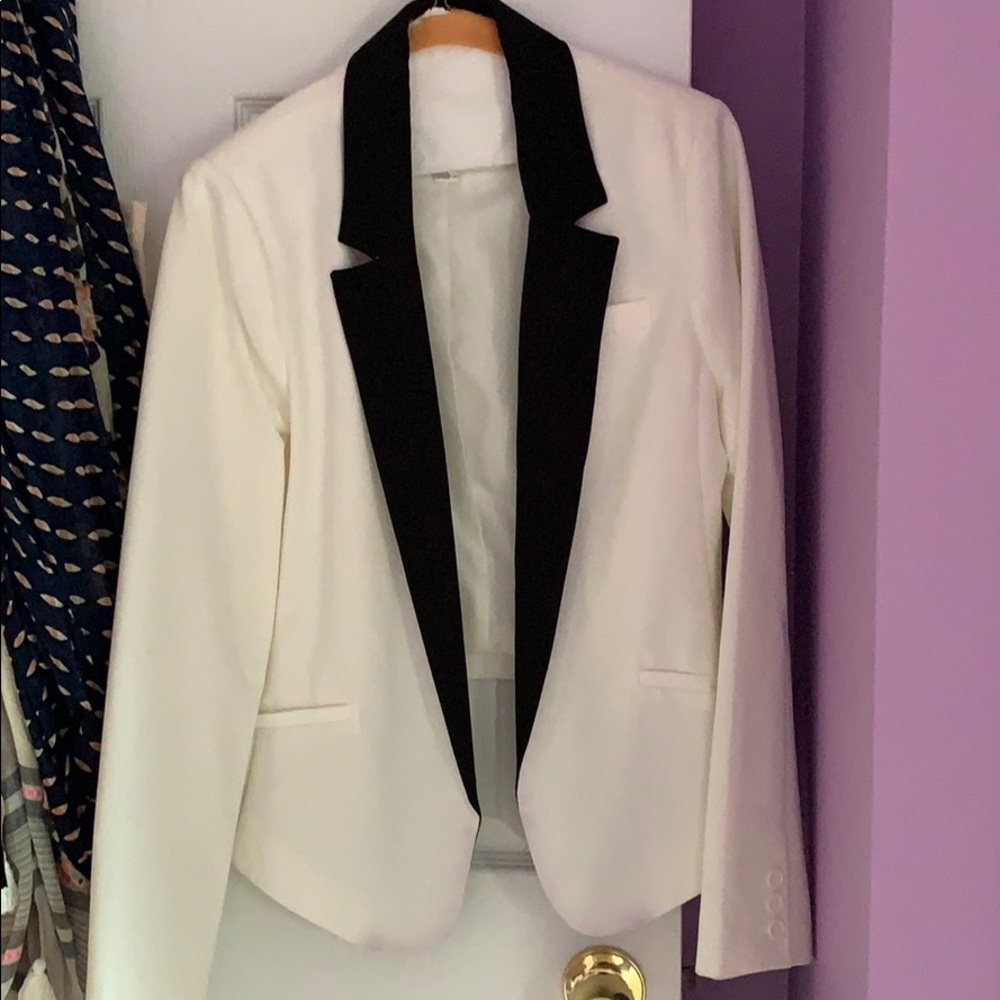 Forever 21 Tuxedo Blazer